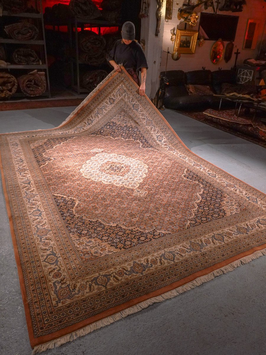 Maanläheinen käsinsolmittu Tabriz-villamatto, 344 × 235 cm